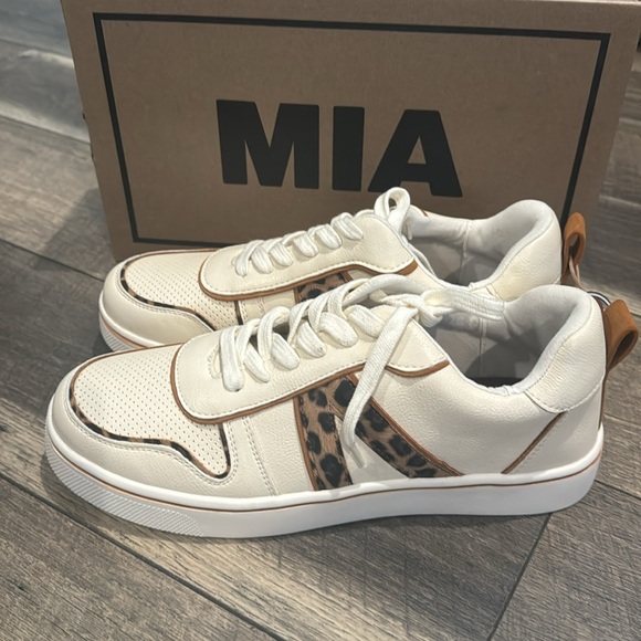 New authentic Mia leopard print signature sneakers MISMATES 7.5 8 display - Picture 4 of 11